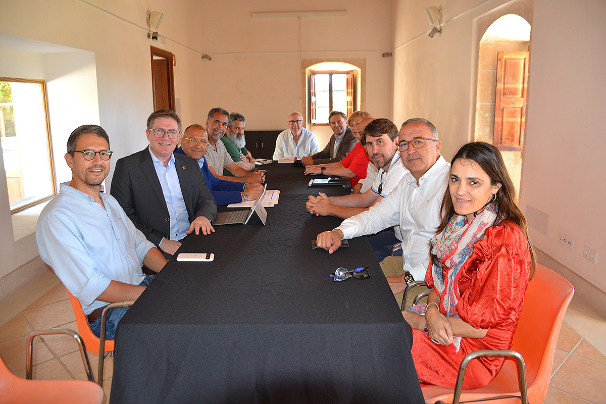 Imatges de la reunió amb els batles 