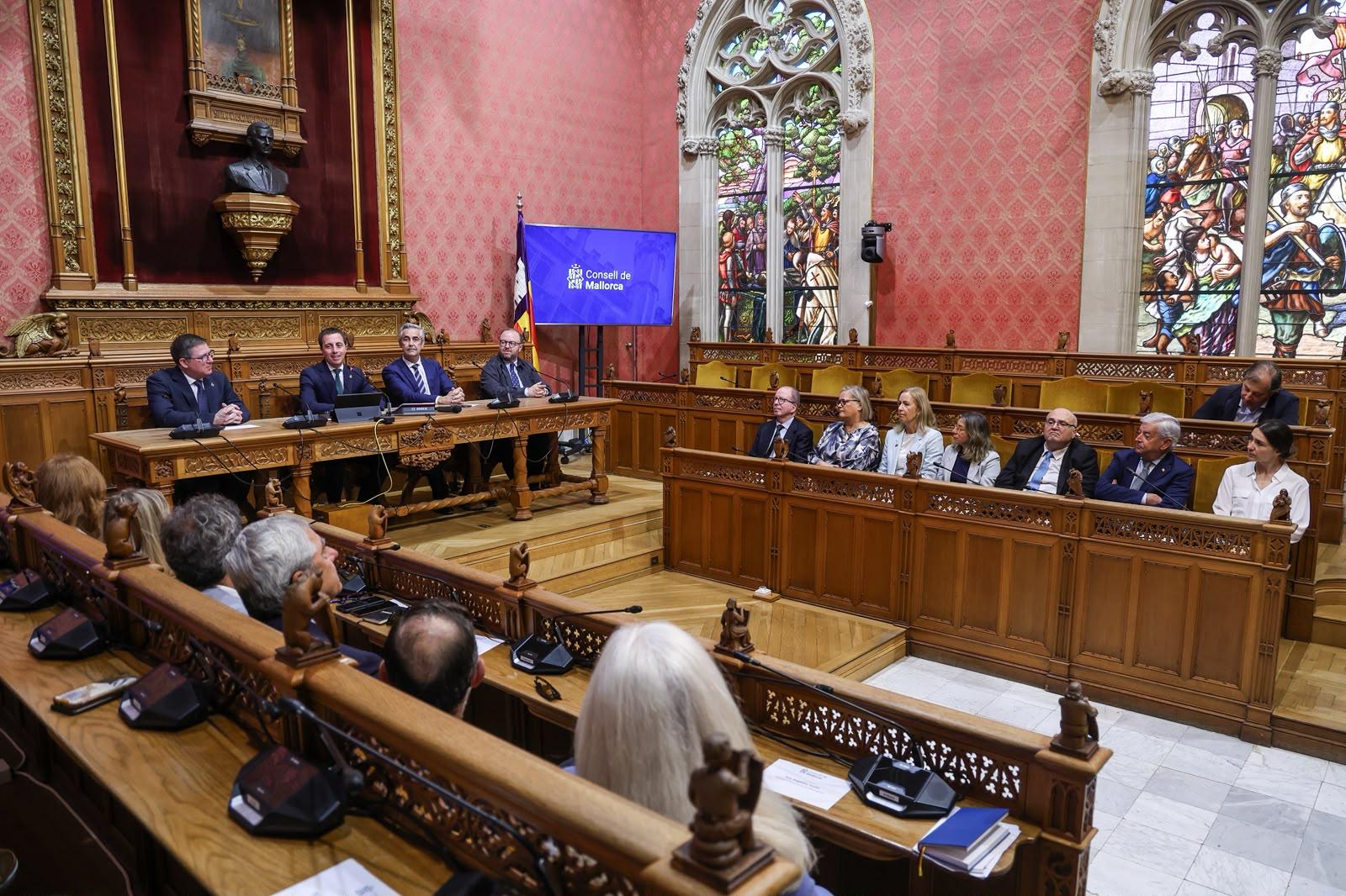 El president Galmés rep els representants consulars de 19 països.