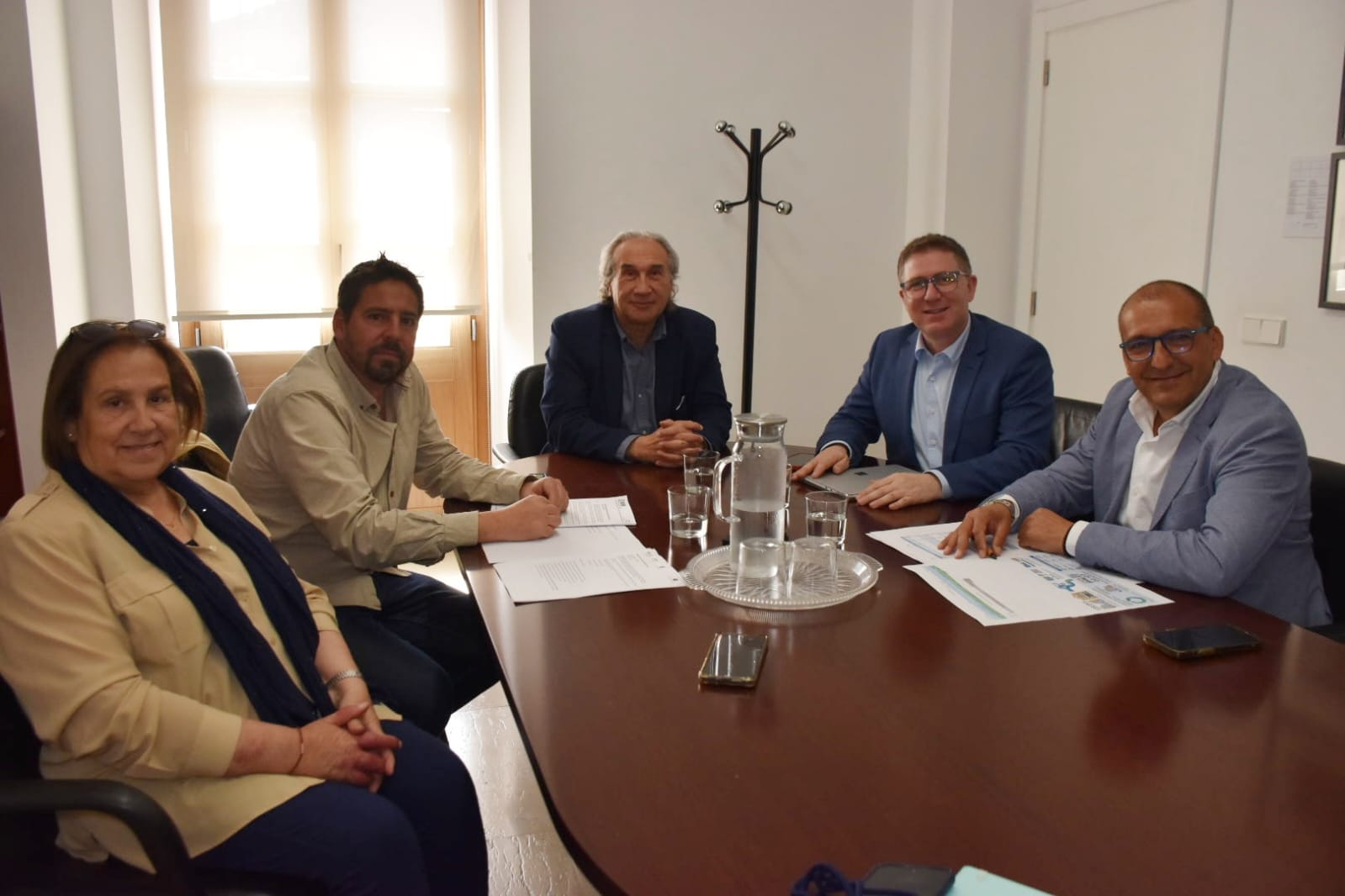 Imatges  reunió amb el batle i part del seu equip
