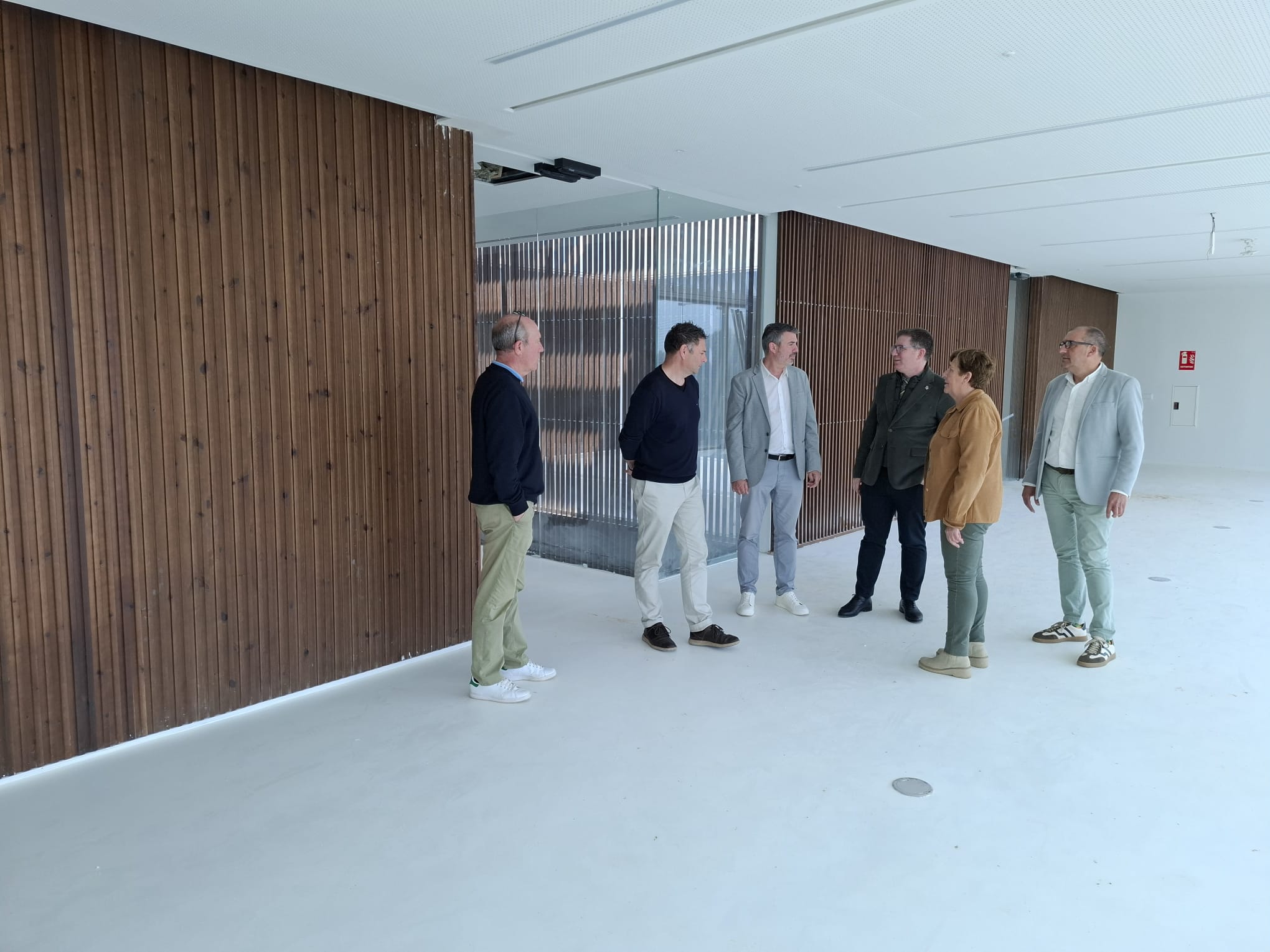 Visita amb els representants hotelers de l'edifici multiusos