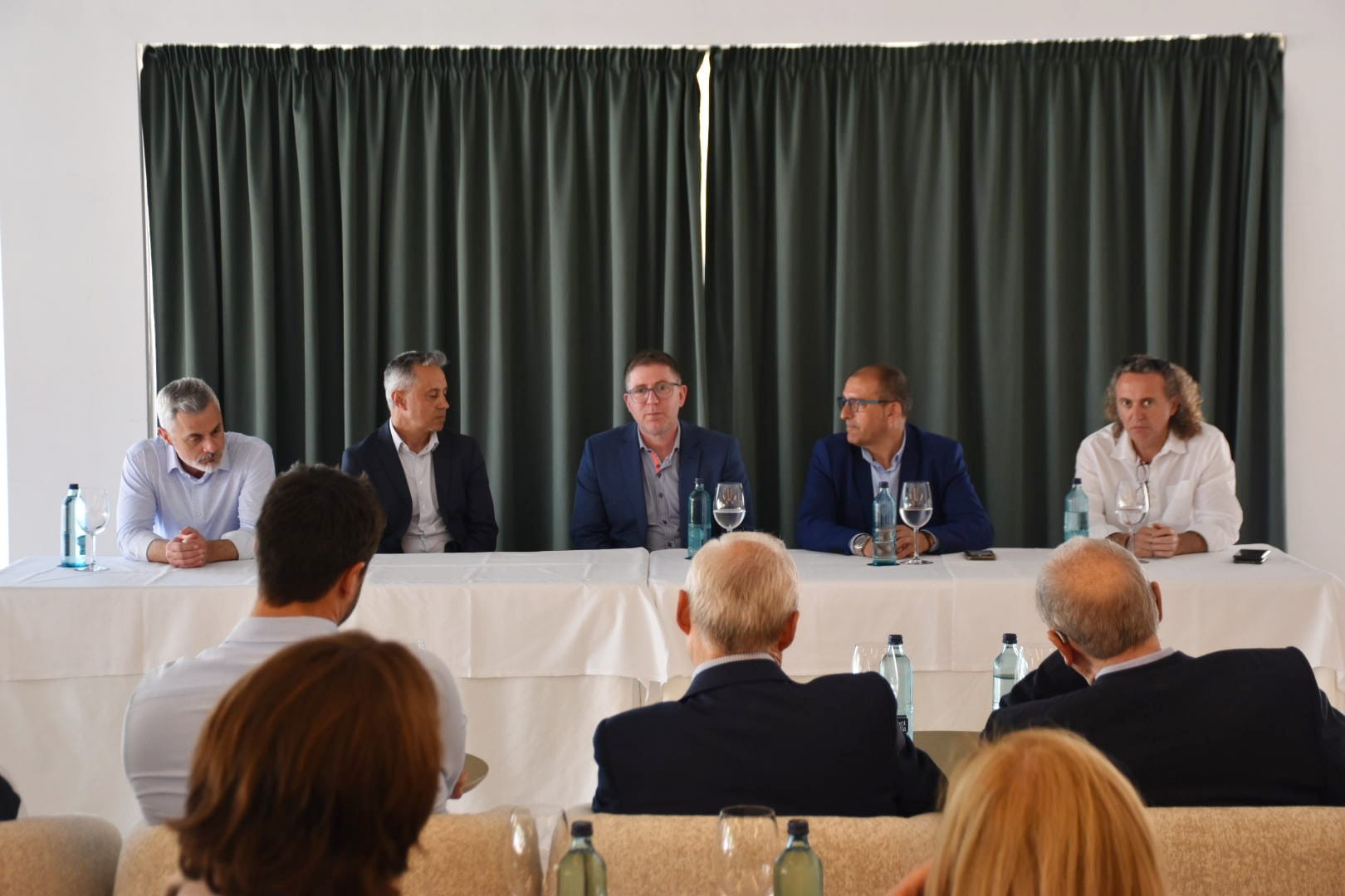 Reunión con el sector hotelero