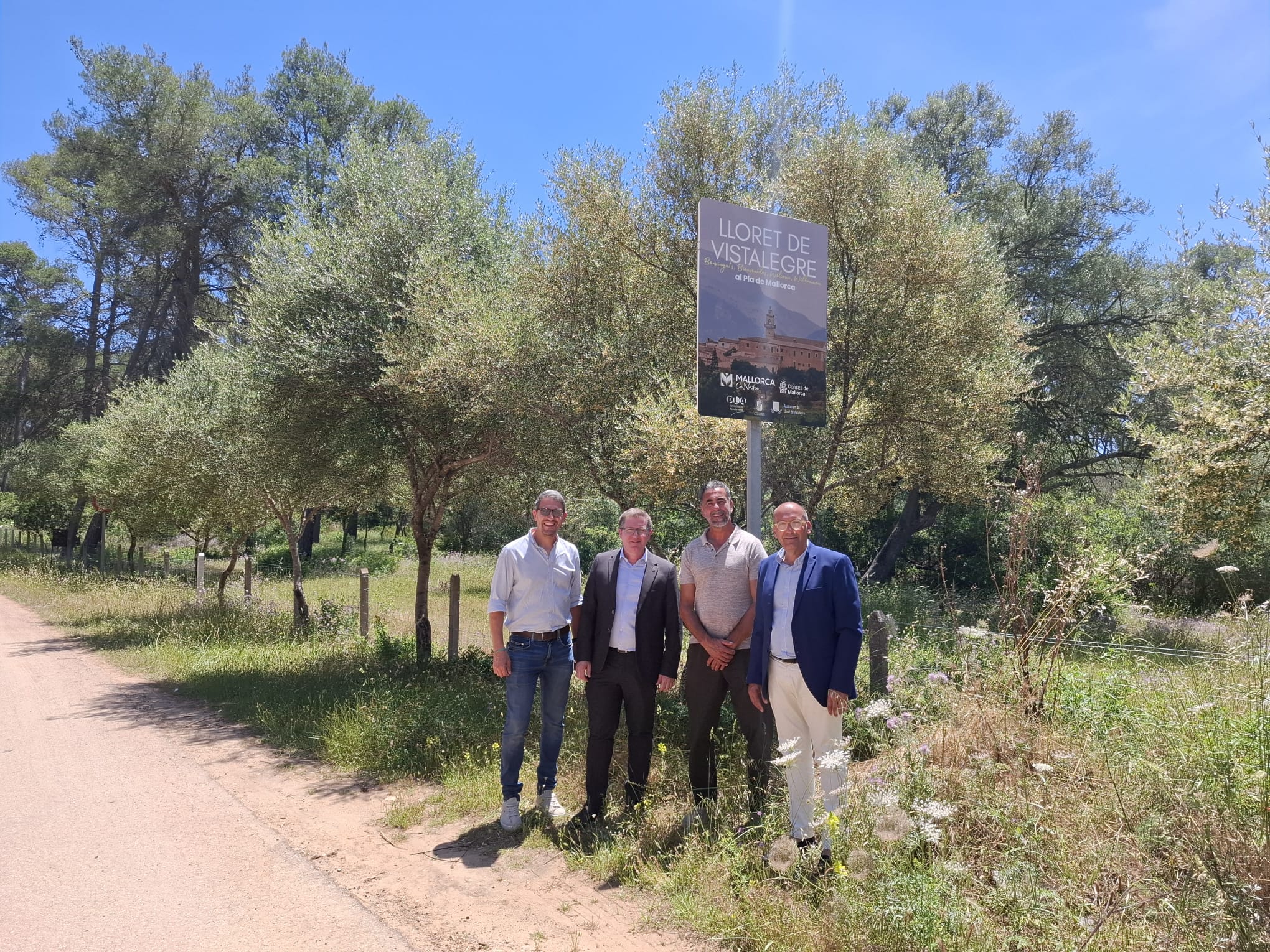 Imatges amb la nova senyalítica del municipi 