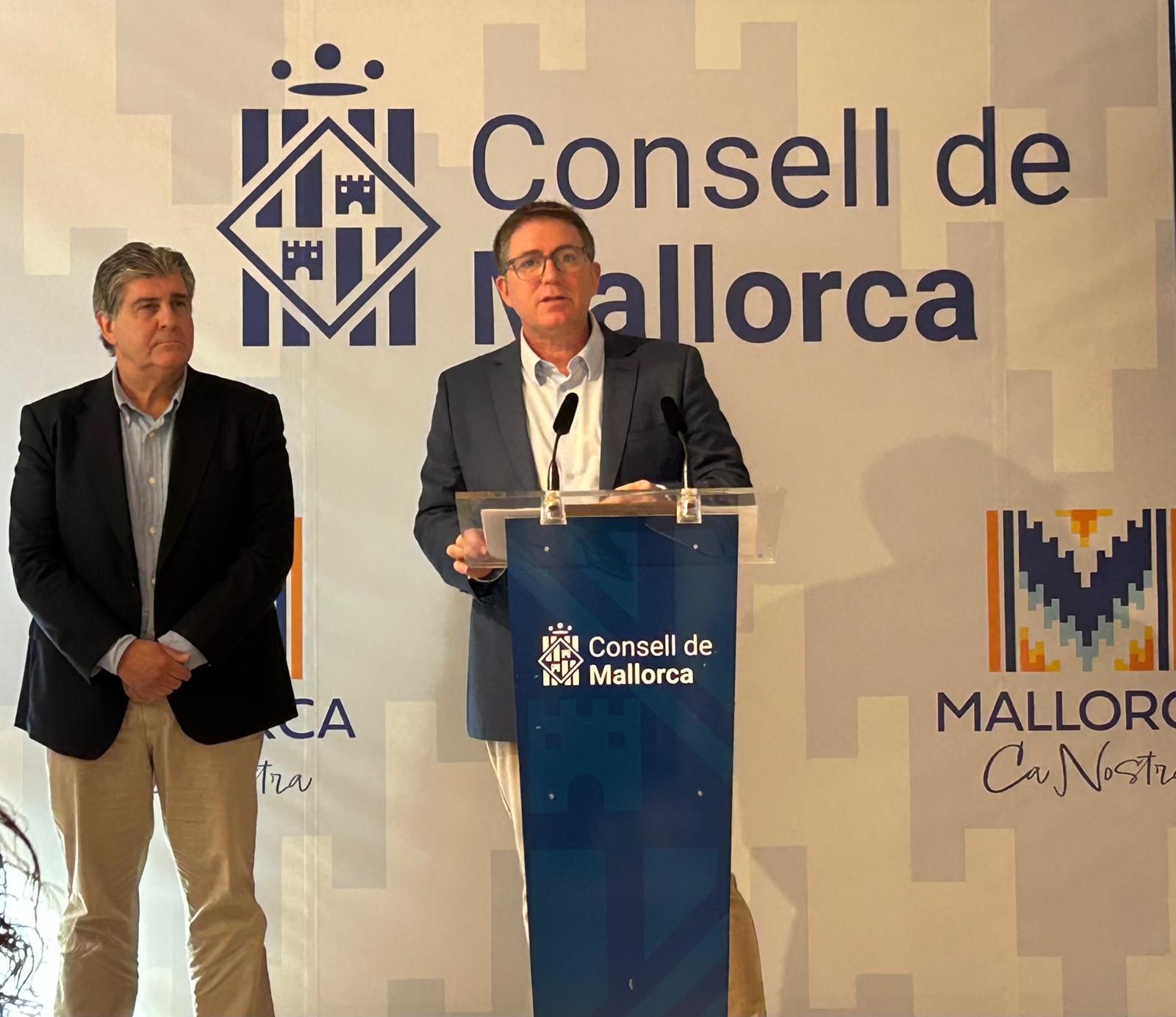 Imatges del conseller Ginard i, el director insular per a l’Oferta i la Qualitat del Consell de  Mallorca